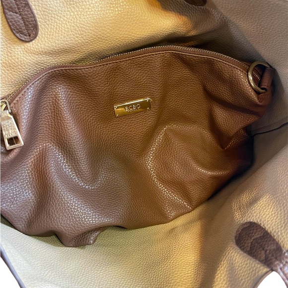 BCBG Brown Tote Shoulder Bag w/matching Removable Pouch - Picture 6 of 11